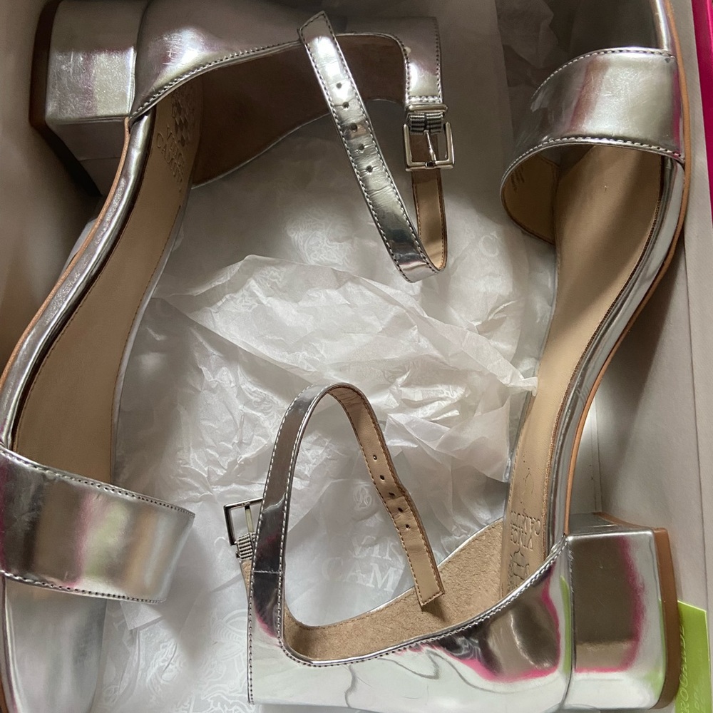 VINCE CAMUTO VC-SASSETA bright silver shoes size 9.5 - Picture 3 of 10